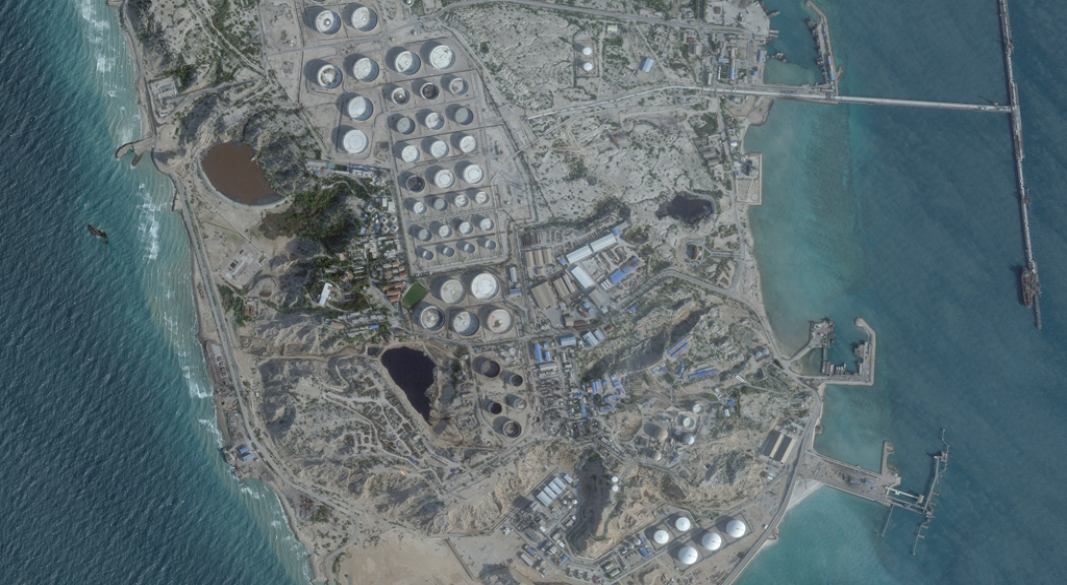 ইরানের খার্ক দ্বীপের একটি তেল টার্মিনালের স্যাটেলাইট ছবি