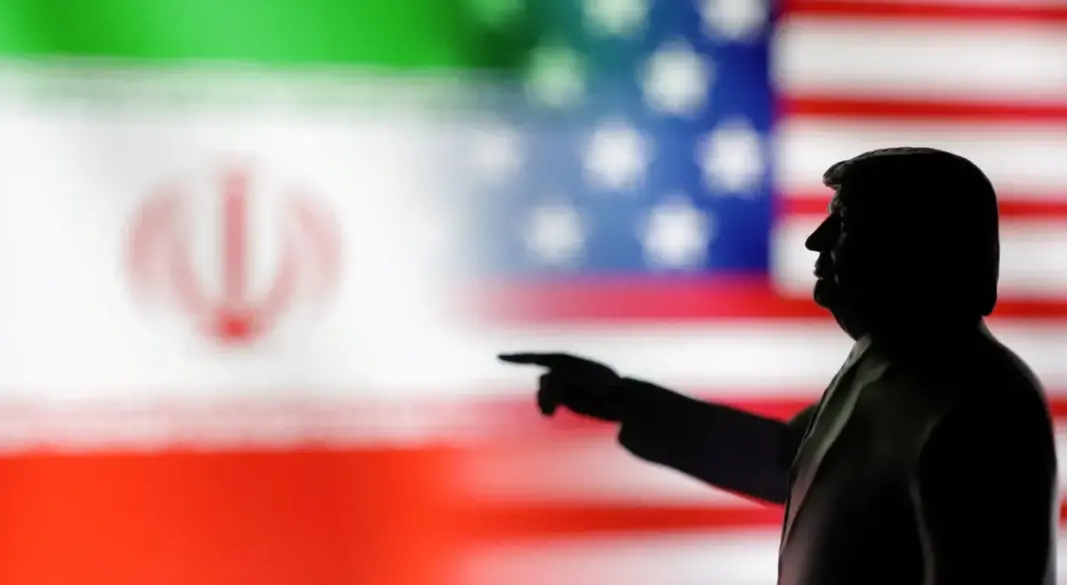 ইরান ও যুক্তরাষ্ট্রের পতাকা এবং মার্কিন প্রেসিডেন্ট ডোনাল্ড ট্রাম্প। ছবি: সংগৃহীত