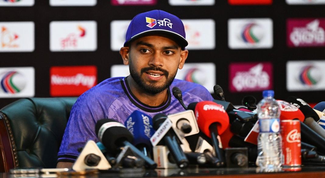 বাংলাদেশ ওয়ানডে দলের অধিনায়ক মেহেদী হাসান মিরাজ। আজ মিরপুর শের-ই-বাংলা স্টেডিয়ামে।