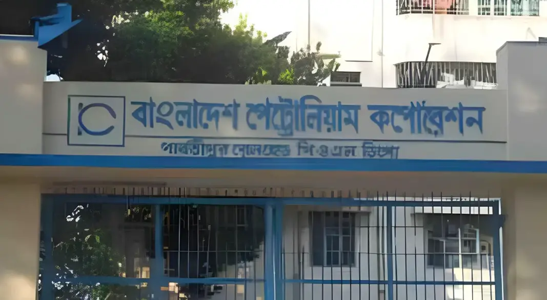 ভারত থেকে আরও ৫ হাজার মেট্রিক টন ডিজেল পার্বতীপুর রেলহেড ডিপোতে পৌঁছাবে শুক্রবার (২৭ মার্চ)।