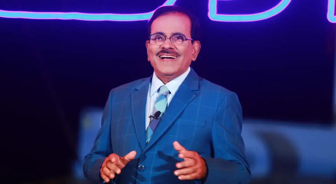 ইত্যাদির নির্মাতা ও উপস্থাপক হানিফ সংকেত। ছবি : সংগৃহীত