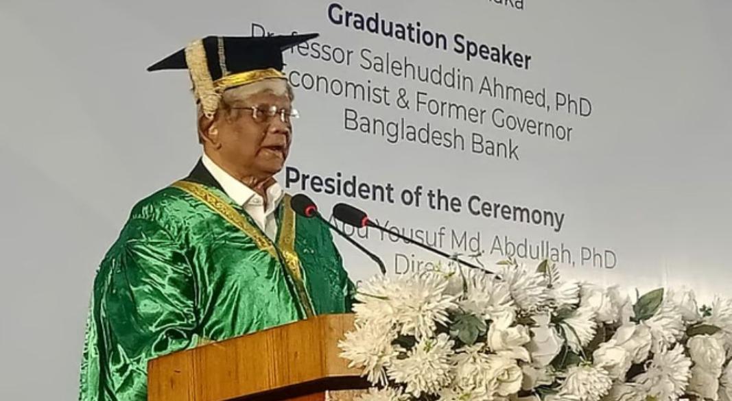 বাংলাদেশ-চীন মৈত্রী সম্মেলন কেন্দ্রে আইবিএ-এর বিবিএ, এমবিএ, ইএমবিএ ও ডিবিএ’র ৫৮তম সমাবর্তনে সমাবর্তন বক্তা ছিলেন সাবেক অন্তর্বর্তী সরকারের অর্থ উপদেষ্টা অধ্যাপক সালেহউদ্দিন আহমেদ। ছবি: সংগৃহীত