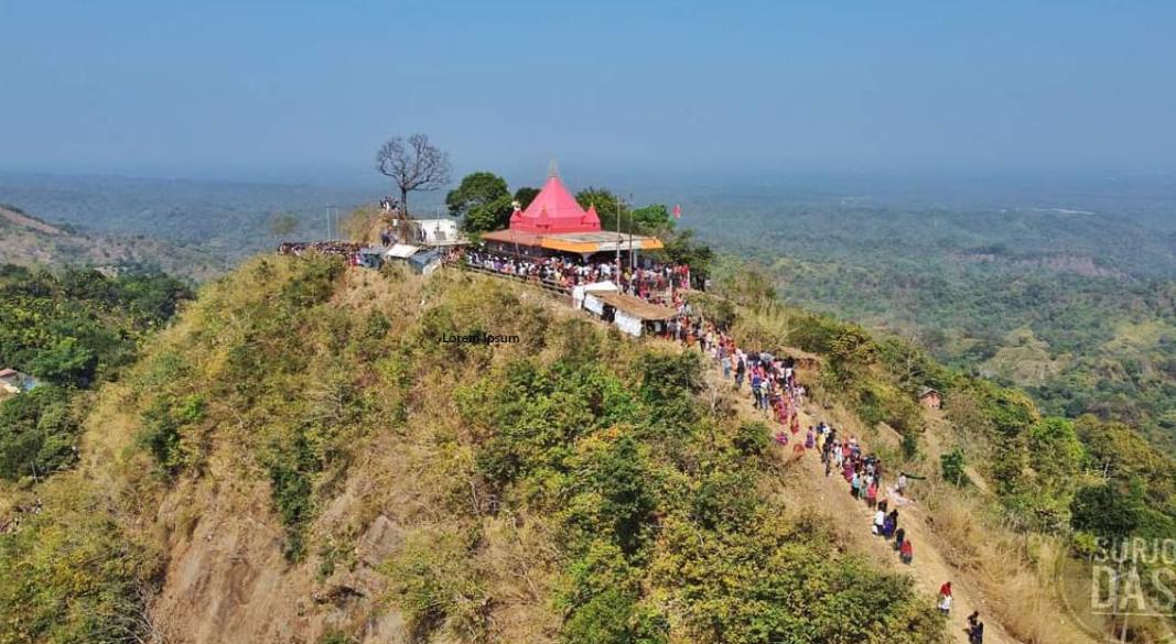 চট্টগ্রামের সীতাকুণ্ড চন্দ্রনাথ ধাম ঘিরে আয়োজিত তিন দিনব্যাপী শিবচতুর্দশী মেলার শেষ দিন সোমবার লাখো পুণ্যার্থীর ঢল নামে।