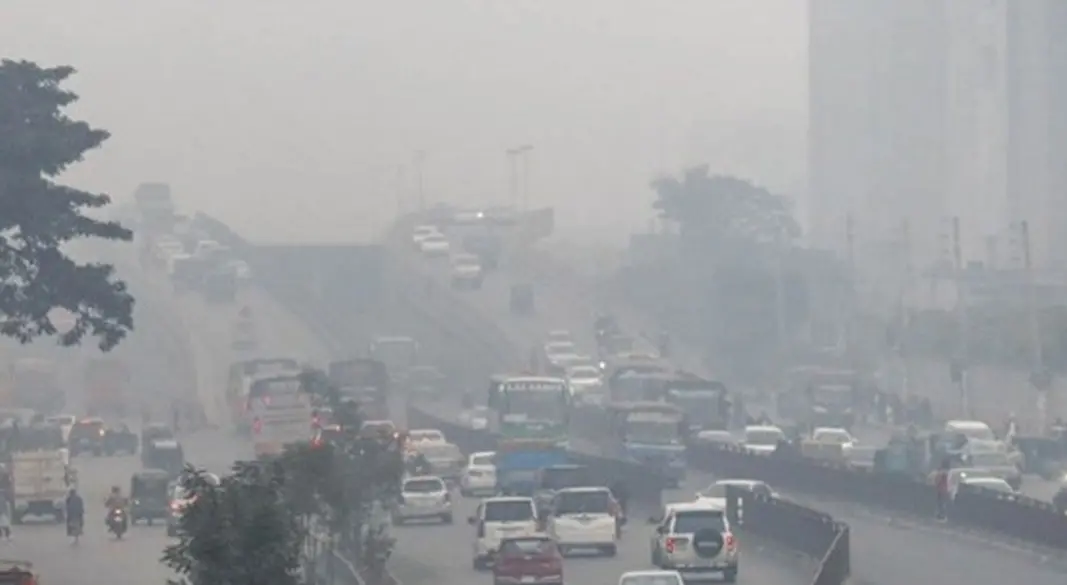 কুয়াশাচ্ছন্ন ঢাকার আকাশ। ছবি : সংগৃহীত