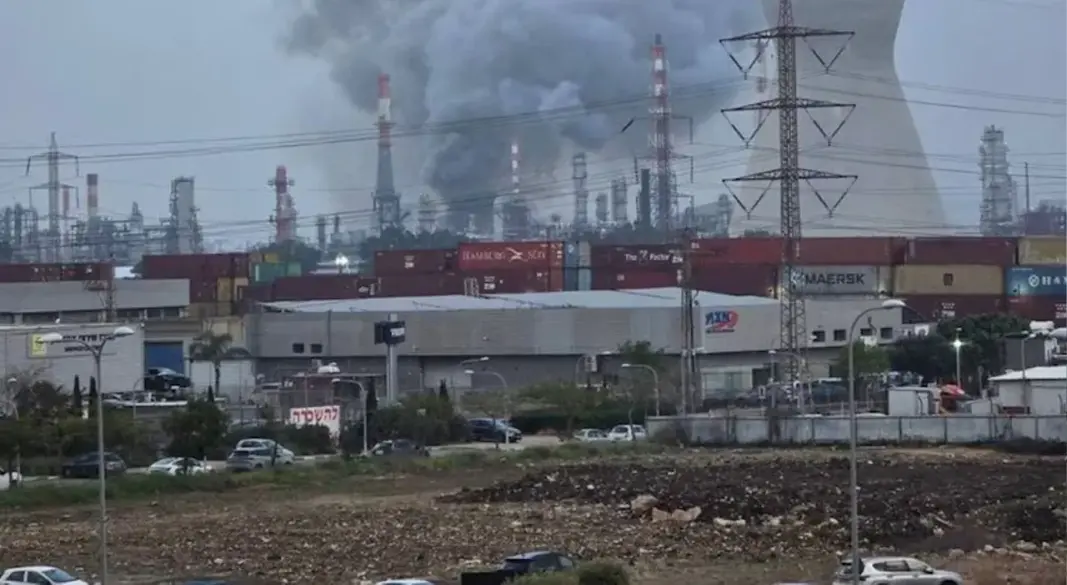 ইসরায়েলের একটি এলাকায় ইরানের হামলা। ছবি: সংগৃহীত