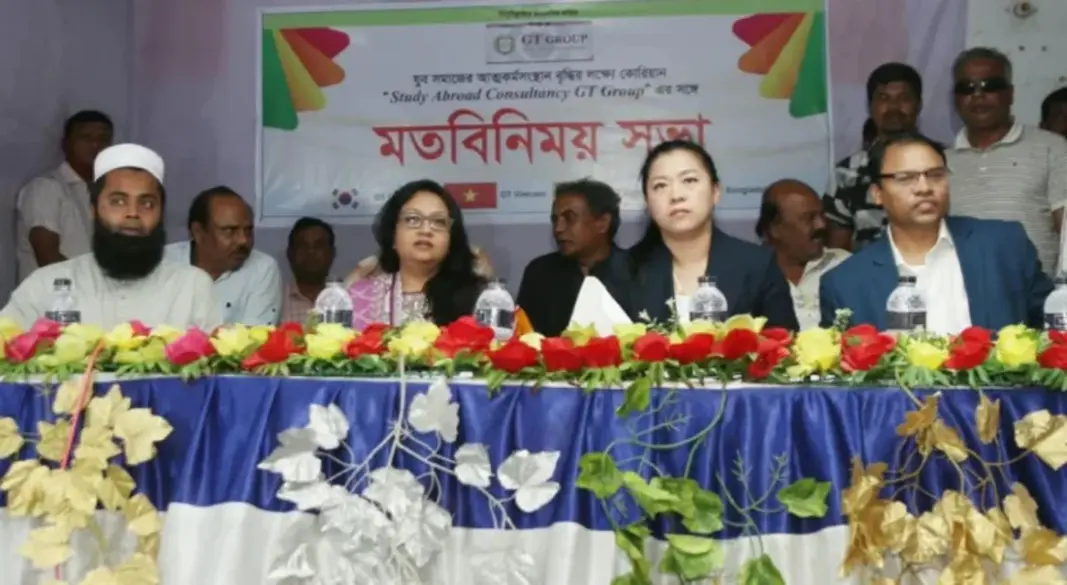নাটোরের লালপুর পাইলট বালিকা উচ্চ বিদ্যালয়ের মিলনায়তনে আয়োজিত মতবিনিময় সভায় সমাজকল্যাণ প্রতিমন্ত্রী।। ছবি: সংগৃহীত