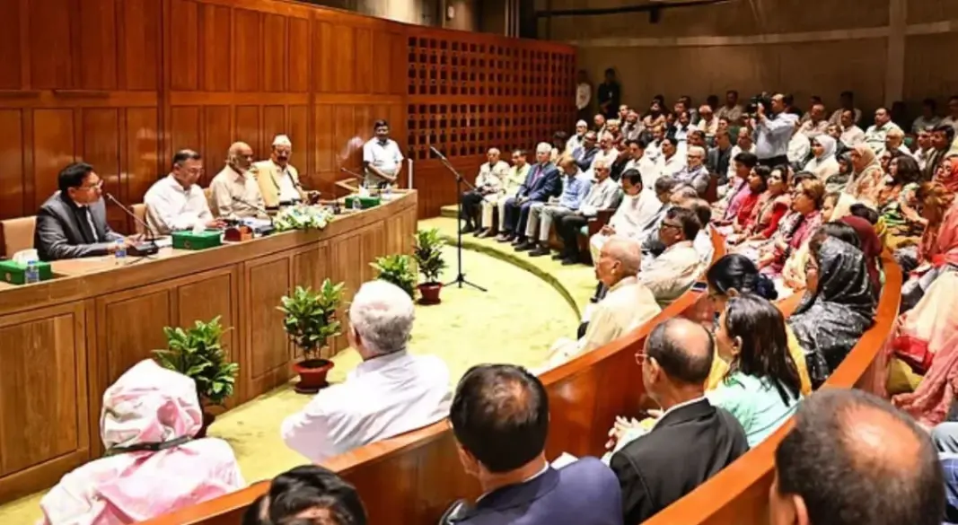বিএনপির সংসদীয় দলের সভায় প্রধানমন্ত্রী তারেক রহমান। আজ রোববার সন্ধ্যায় জাতীয় সংসদে সরকারি দলের সভাকক্ষে। ছবি: প্রধানমন্ত্রীর প্রেস উইং
