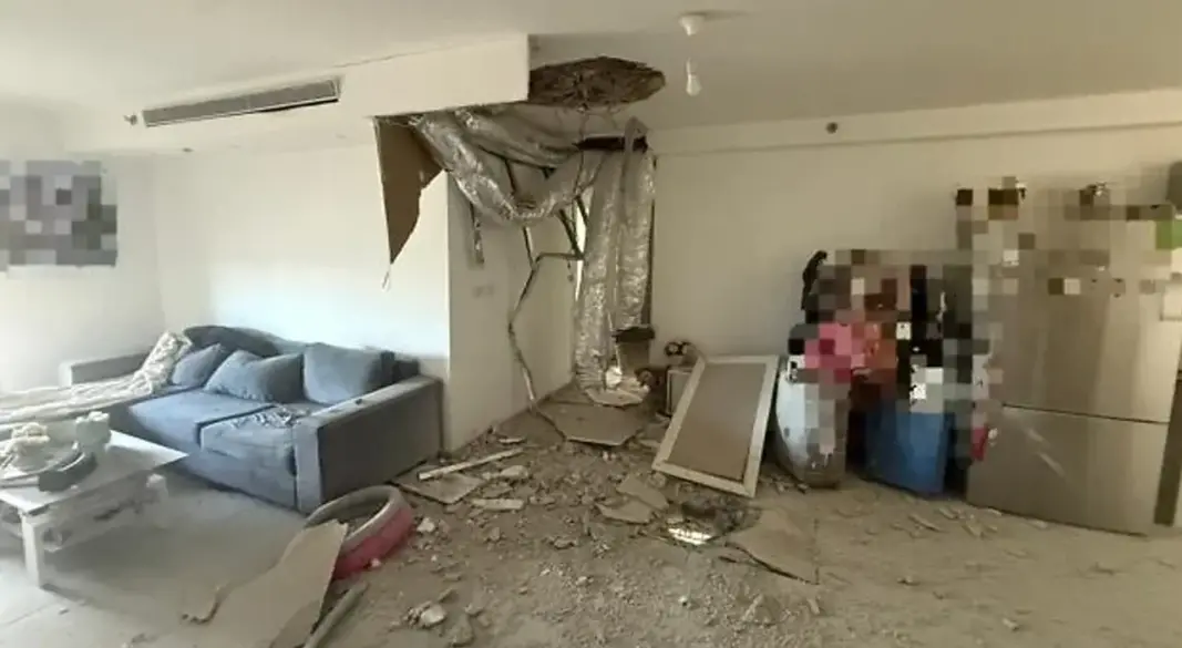 হামলায় ক্ষতিগ্রস্ত ইসরায়েলের একটি ভবন। ছবি : সংগৃহীত