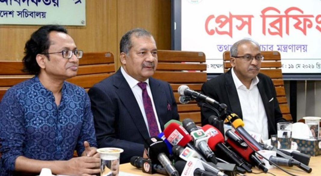 সরকারের তিন মাস পূর্তি উপলক্ষে সচিবালয়ে আয়োজিত এক ব্রিফিংয়ে তথ্য ও সম্প্রচারমন্ত্রী জহির উদ্দিন স্বপন। ছবি : সংগৃহীত
