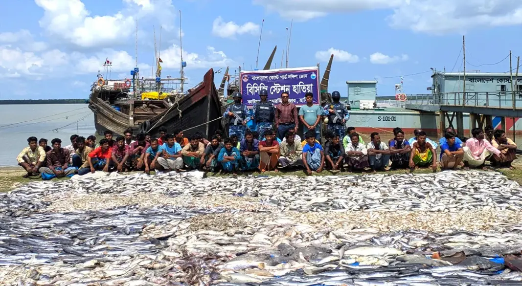 হাতিয়ায় ৪৫ জেলেকে আটক করেছে বাংলাদেশ কোস্ট গার্ড। ছবি : সংগৃহীত
