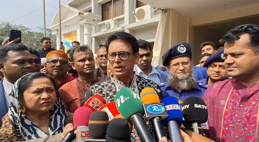 শিক্ষামন্ত্রী আ ন ম এহছানুল হক মিলন শুক্রবার কচুয়া উপজেলা পরিষদের মিলনায়তনে কর্মকর্তা-কর্মচারীদের সঙ্গে মতবিনিময় সভা শেষে সাংবাদিকদের প্রশ্নের জবাব দেন।