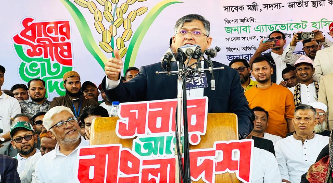 কক্সবাজারের চকরিয়ায় এক নির্বাচনী জনসভায় বক্তব্য দেন সালাহউদ্দিন আহমদ।