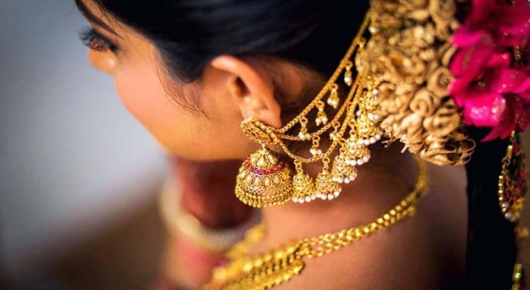 বিশ্ব বাজারে দাম কমার ফলে দেশের বাজারেও কমেছে স্বর্ণের দাম। ফাইল ছবি