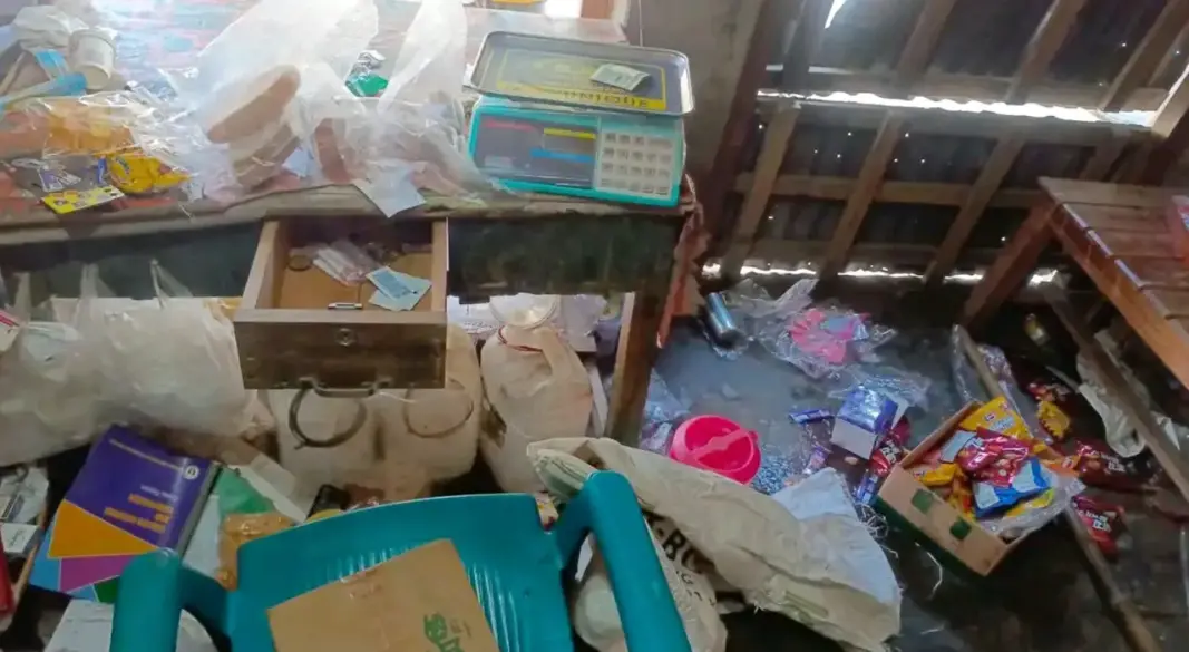 দুই গ্রুপের সংঘর্ষে ভাঙচুর করা আসবাবপত্র।