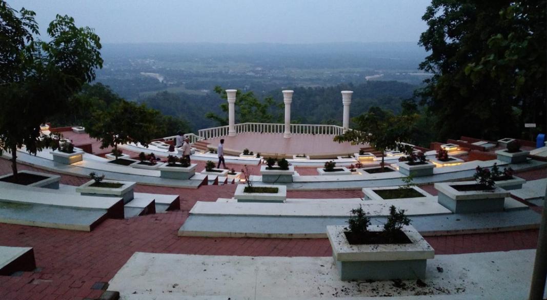 আলুটিলা পর্যটন কেন্দ্র।