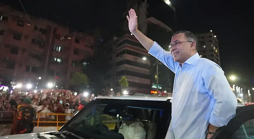 বিএনপির কেন্দ্রীয় কার্যালয়ের সামনে প্রধানমন্ত্রী তারেক রহমান। ছবি : সংগৃহীত