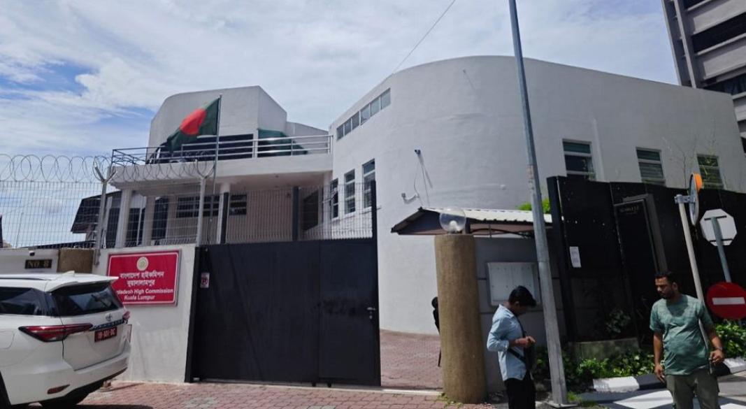 ডলারের প্রেক্ষিতে রিংগিতের দাম কমায় কমেছে ই-পাসপোর্টের খরচ। ছবি: সংগৃহীত