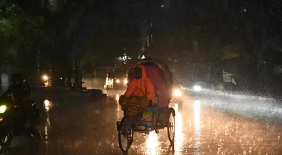রাতের বৃষ্টি। ছবি : সংগৃহীত