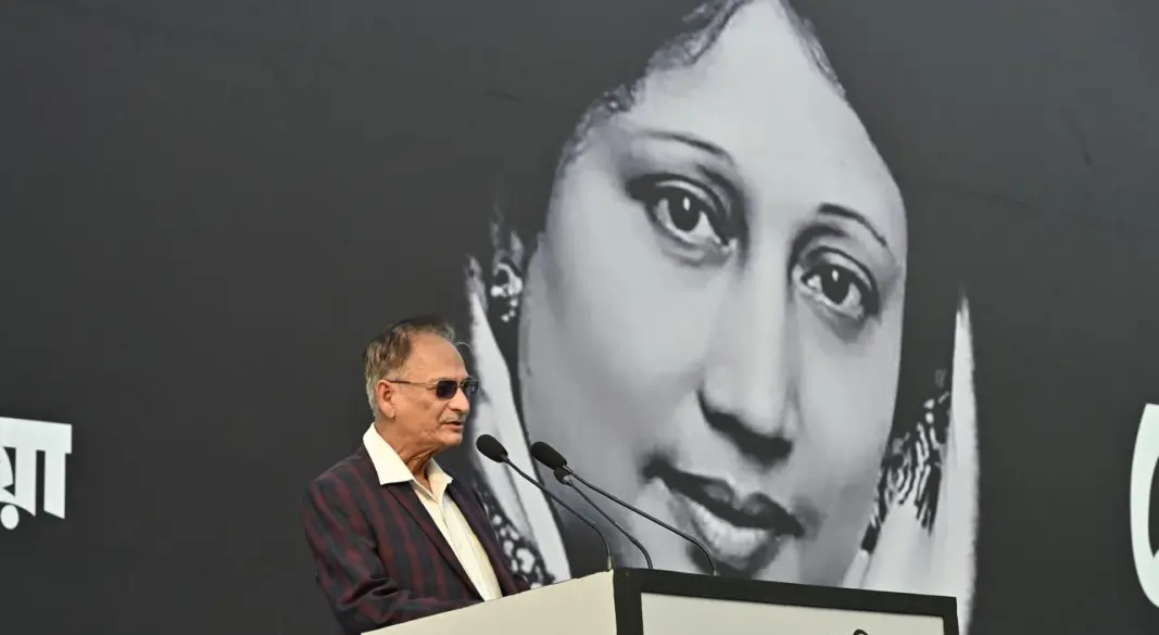 নাগরিক শোকসভায় বক্তব্য দেন বাসুদেব ধর।