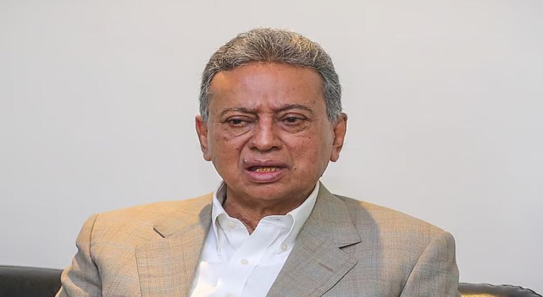 অর্থমন্ত্রী আমির খসরু মাহমুদ চৌধুরী