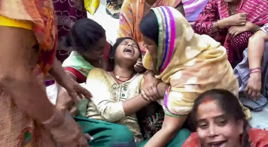 স্বজনদের আহাজারি। ছবি: সংগৃহীত