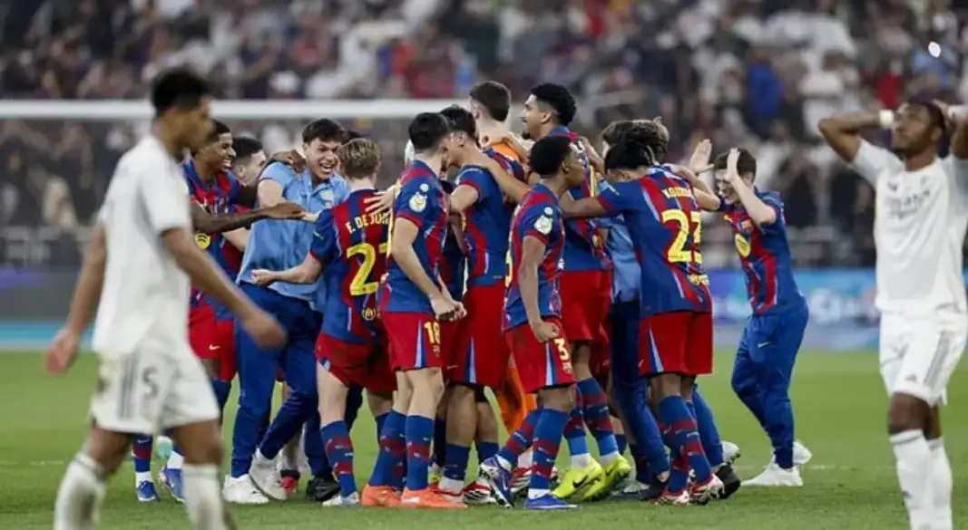 সুপার কাপ জয়ের পর বার্সার উল্লাস আর রিয়ালের হতাশা। ছবি : সংগৃহীত