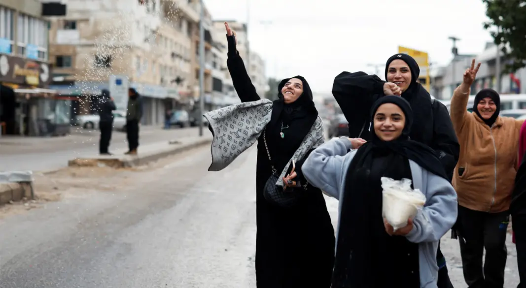 যুদ্ধবিরতি শুরু হওয়ার পর উদযাপন করছে লেবাননের মানুষ। ছবি : সংগৃহীত