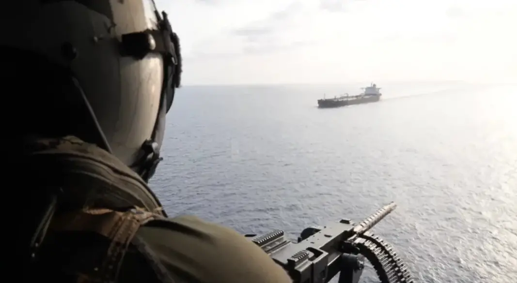 অন্তত ২৭টি বাণিজ্যিক জাহাজকে ফিরিয়ে দিয়েছে মার্কিন নৌবাহিনী। ছবি : সংগৃহীত