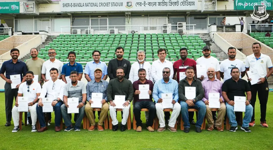 দীর্ঘ প্রক্রিয়ার আনুষ্ঠানিক সমাপ্তি ঘটল তামিম ইকবালের হাত ধরে। ছবি : সংগৃহীত