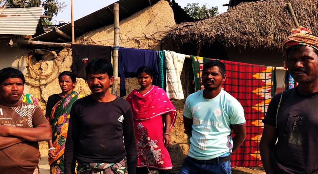 নওগাঁর সাপাহার উপজেলোর শাহবাজপুর সাঁওতাল পল্লীতে। মঙ্গলবার তোলা।