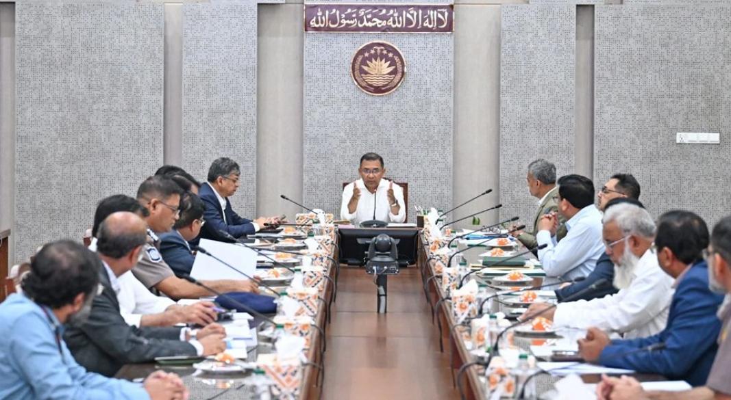 প্রধানমন্ত্রী তারেক রহমানের সভাপতিত্বে মঙ্গলবার দুপুরে মন্ত্রিপরিষদ বিভাগে প্রধানমন্ত্রীর দপ্তরে সভা অনুষ্ঠিত হয়। ছবি: পিএমও