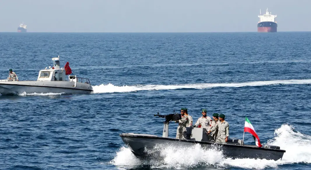 হরমুজ প্রণালীতে মার্কিন ট্যাংকারে হামলা চালিয়েছে ইরানের বিপ্লবী গার্ড। ছবি : সংগৃহীত