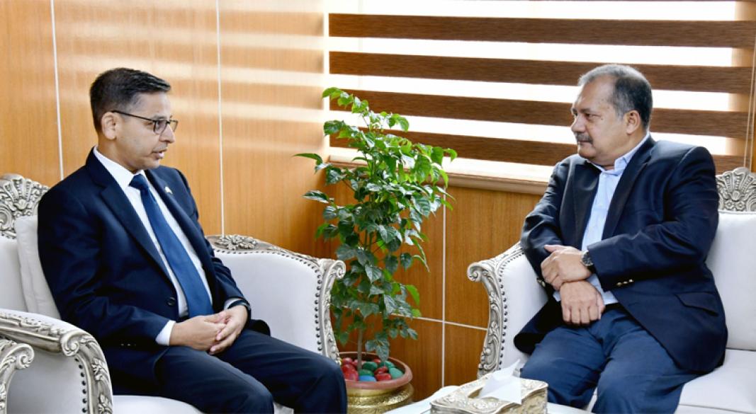 আজ সোমবার সচিবালয়ে তথ্য ও সম্প্রচার মন্ত্রী জহির উদ্দিন স্বপনের সঙ্গে সৌজন্য সাক্ষাৎ করেন বাংলাদেশে নিযুক্ত ভারতের হাইকমিশনার প্রণয় ভার্মা