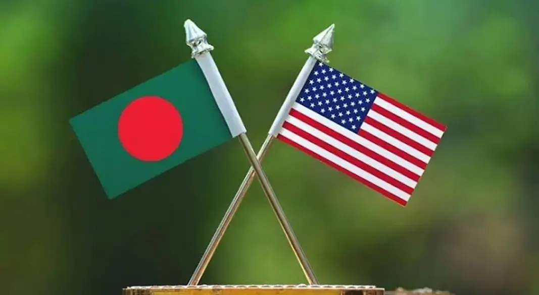 বাংলাদেশ ও যুক্তরাষ্ট্রের জাতীয় পতাকা। ছবি : সংগৃহীত