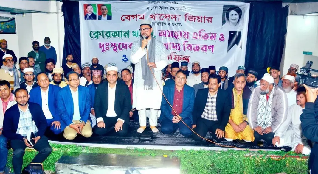 বেগম খালেদা জিয়ার রুহের মাগফিরাত কামনায় আয়োজিত কোরআন খতম, অসহায় এতিম ও দুস্থদের মধ্যে খাদ্য বিতরণ এবং দোয়া মাহফিলে চসিক মেয়র।