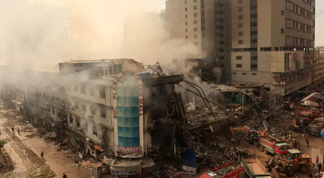 আগুনে ক্ষতিগ্রস্ত দোকান। ছবি : সংগৃহীত