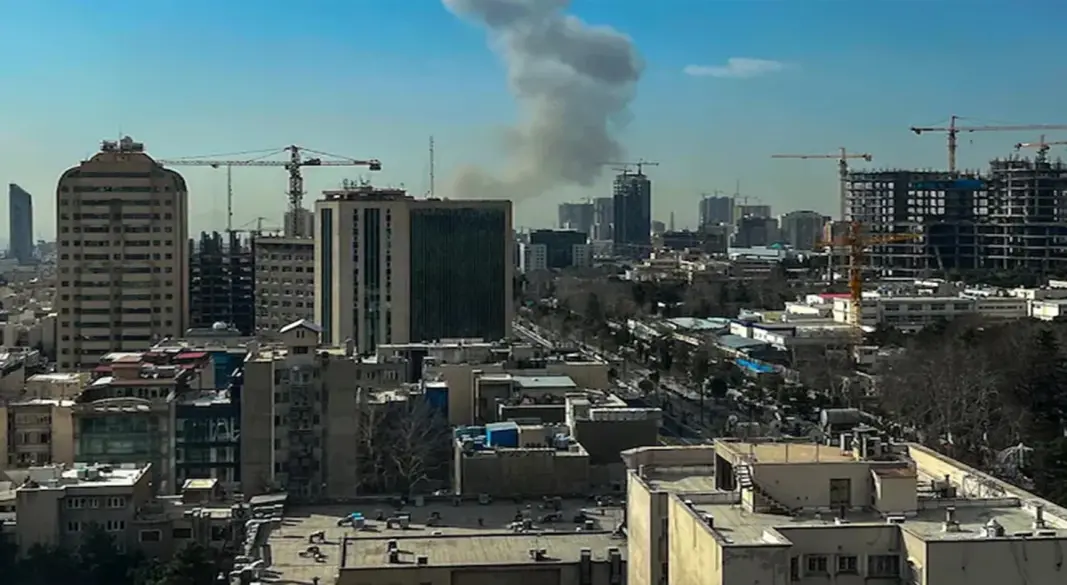 ইসরায়েলের বাণিজ্যিক রাজধানী তেল আবিবে বিস্ফোরণ। ছবি: সংগৃহীত