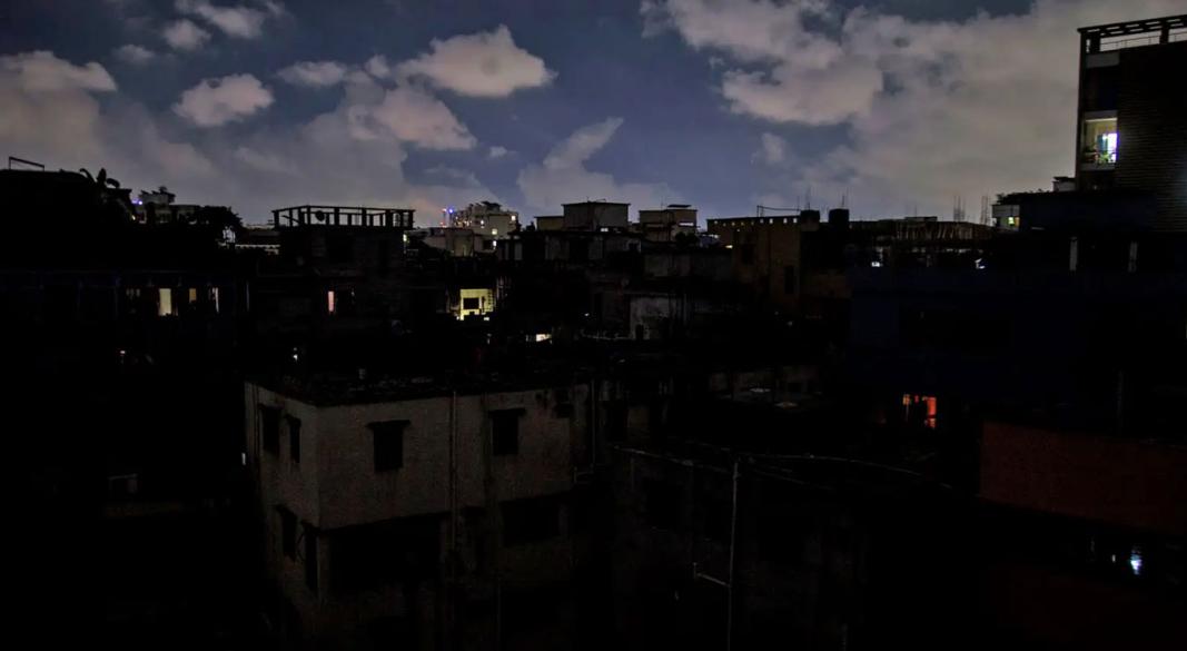 বিদ্যুৎবিহীন রাজধানী ঢাকা। ছবি: সংগৃহীত
