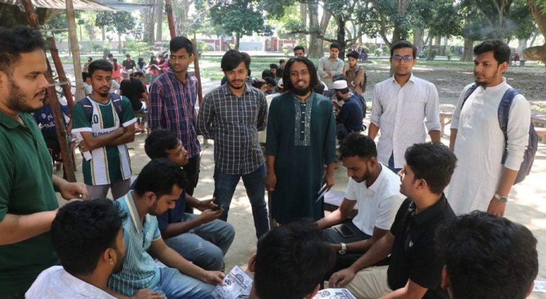 প্রচারণার শেষদিনে বিভিন্ন প্যানেলের প্রার্থীরা ও স্বতন্ত্র প্রার্থীরা সাংগঠনিকভাবে ও ব্যক্তিগতভাবে বিভিন্ন স্থানে জোর নির্বাচনী প্রচার চালিয়েছেন।। ছবি: সংগৃহীত