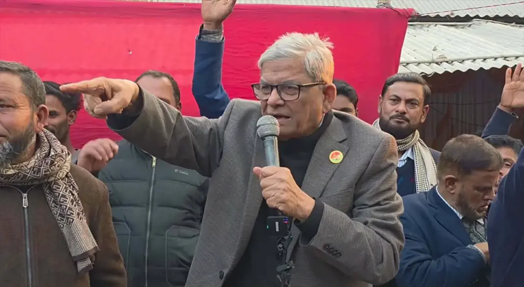 নির্বাচনী প্রচারণার বক্তব্য রাখছেন মির্জা ফখরুল ইসলাম আলমগীর।