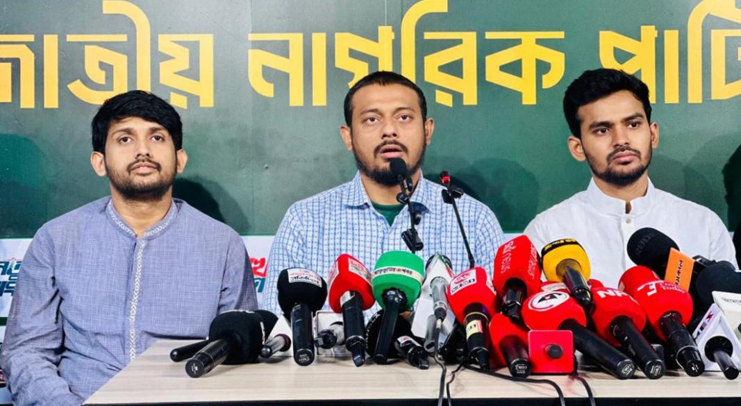 রাজধানীর বাংলা মোটরে এনসিপির অস্থায়ী কেন্দ্রীয় কার্যালয়ে আয়োজিত সংবাদ সম্মেলনে কথা বলছেন নাসীরুদ্দীন পাটওয়ারী। ছবি: সংগৃহীত