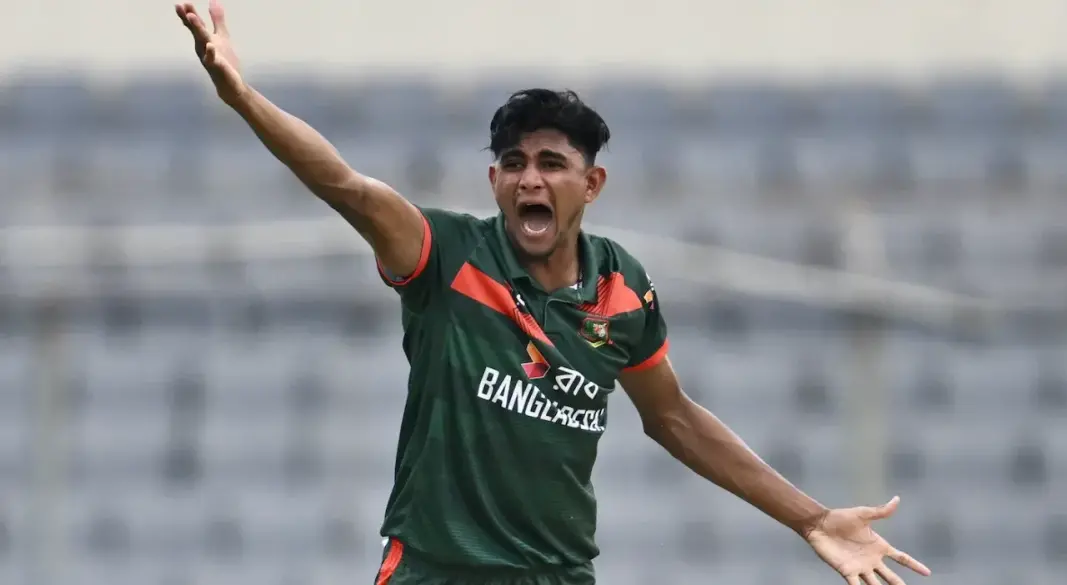 দ্বিতীয় ম্যাচে ৫ উইকেট নিয়ে ম্যাচসেরার পুরস্কারও জেতেন নাহিদ রানা। ছবি : ক্রিকইনফো