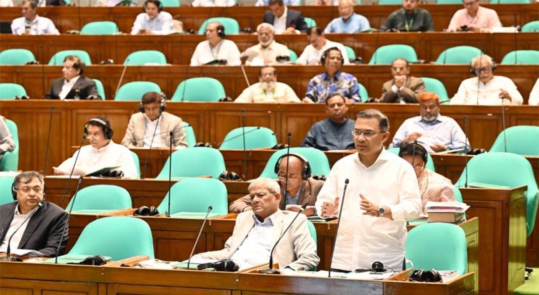 বুধবার জাতীয় সংসদে প্রশ্নোত্তর পর্বে কথা বলছেন প্রধানমন্ত্রী। ছবি : পিএমও