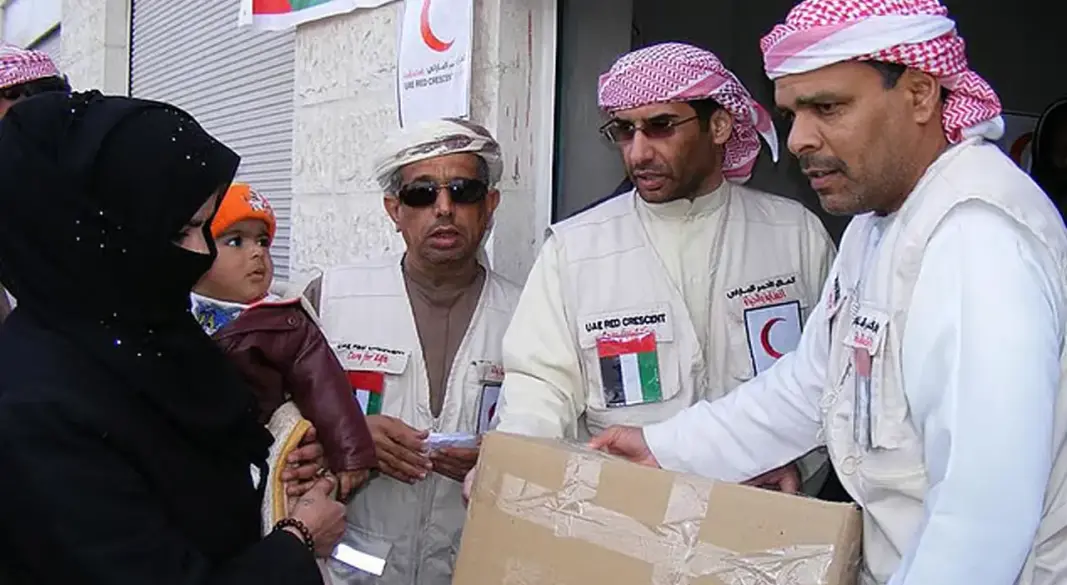 সহায়তা প্রদানের দৃশ্য। ছবি : সংগৃহীত