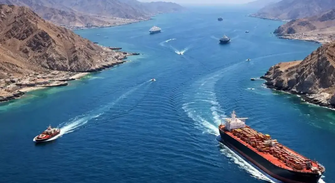 হরমুজ প্রণালিতে জাহাজ চলাচল। ছবি : সংগৃহীত