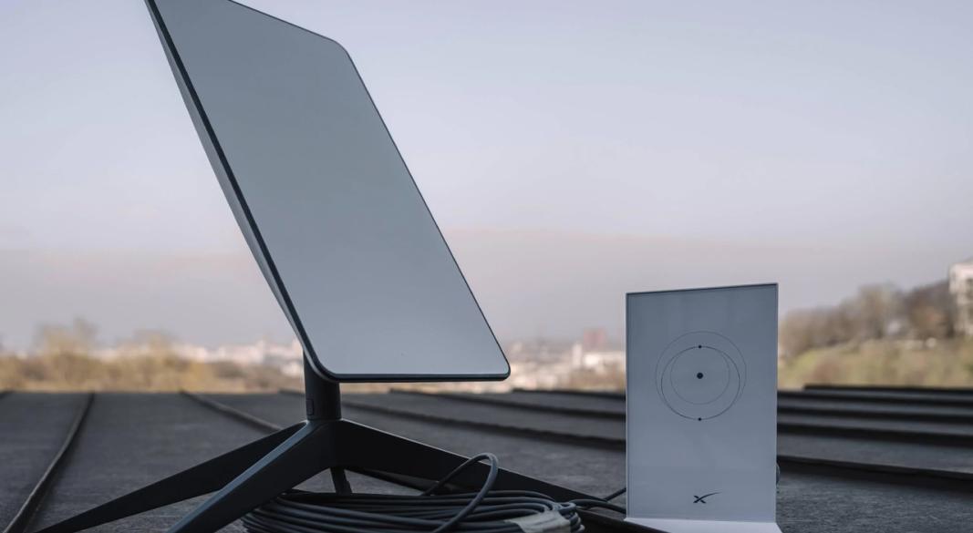 স্পেসএক্সের স্টারলিংক ডিভাইস।  ছবি : সংগৃহীত