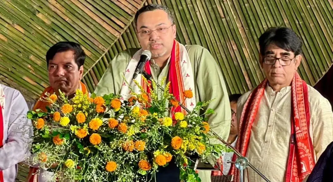 পূজা ফাউন্ডেশন আয়োজিত 'মহালয়া ১৪৩৩'-এর উদ্বোধনী অনুষ্ঠানে মাহদী আমিন। ছবি: সংগৃহীত