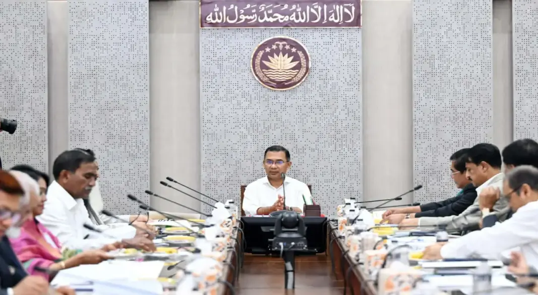 সচিবালয়ে হজ ব্যবস্থাপনা সংক্রান্ত জাতীয় কমিটির অনুষ্ঠিত সভায় প্রধানমন্ত্রী তারেক রহমান। ছবি : সংগৃহীত